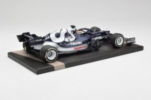 AlphaTauri AT02 #22 Y. Tsunoda Bahrain GP 2021 Minichamps 1:18 117210122 Metall — bild 3 av 6
