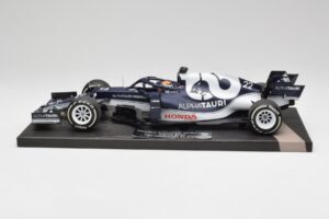 AlphaTauri AT02 #22 Y. Tsunoda Bahrain GP 2021 Minichamps 1:18 117210122 Metall