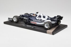AlphaTauri AT02 #22 Y. Tsunoda Bahrain GP 2021 Minichamps 1:18 117210122 Metall — bild 5 av 6