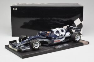 AlphaTauri AT02 #22 Y. Tsunoda Bahrain GP 2021 Minichamps 1:18 117210122 Metall — bild 6 av 6