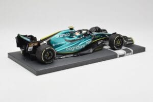 Aston Martin AMR22 Aramco #5 S. Vettel Abu Dhabi GP 2022 Last Race Collector's Edition Minichamps 1:18 117222205 Resin — bild 3 av 7