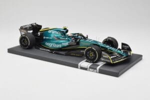 Aston Martin AMR22 Aramco #5 S. Vettel Abu Dhabi GP 2022 Last Race Collector's Edition Minichamps 1:18 117222205 Resin — bild 4 av 7