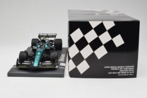 Aston Martin AMR22 Aramco #5 S. Vettel Abu Dhabi GP 2022 Last Race Collector's Edition Minichamps 1:18 117222205 Resin — bild 6 av 7