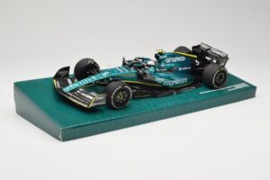 Aston Martin AMR22 #5 S. Vettel Last Race Abu Dhabi GP 2022 Minichamps 1:18 147222205 Resin — bild 2 av 7