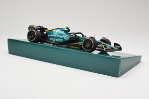 Aston Martin AMR22 #5 S. Vettel Last Race Abu Dhabi GP 2022 Minichamps 1:18 147222205 Resin — bild 4 av 7