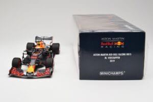 Aston Martin Red Bull Racing RB15 #33 M. Verstappen F1 2019 Minichamps 1:18 110190033 Metall — bild 6 av 7