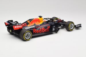 Aston Martin Red Bull Racing RB16 #33 M. Verstappen Abu Dhabi GP Winner 2020 Minichamps 1:18 110201733 Metall — bild 2 av 7