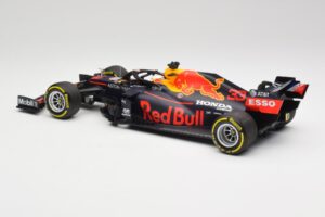 Aston Martin Red Bull Racing RB16 #33 M. Verstappen Abu Dhabi GP Winner 2020 Minichamps 1:18 110201733 Metall — bild 5 av 7