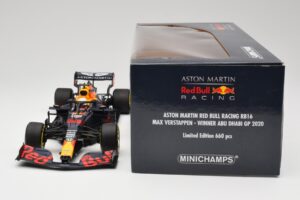 Aston Martin Red Bull Racing RB16 #33 M. Verstappen Abu Dhabi GP Winner 2020 Minichamps 1:18 110201733 Metall — bild 6 av 7