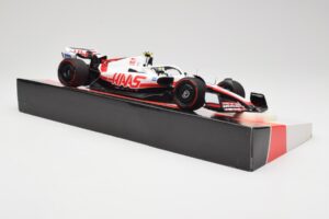 Haas VF-22 #47 M. Schumacher Bahrain GP 2022 Minichamps 1:18 147220147 Metall — bild 4 av 7