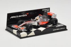 McLaren Mercedes MP4-24 #1 L. Hamilton Showcar 2009 Minichamps 1:43 530094371 Metall — bild 2 av 5