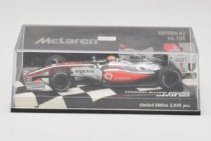 McLaren Mercedes MP4-24 #1 L. Hamilton Showcar 2009 Minichamps 1:43 530094371 Metall — bild 5 av 5