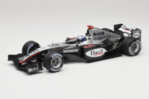 McLaren MP4/19 Mercedes D. Coulthard F1 2004 Minichamps 1:18 530041805 Metall