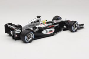 McLaren MP4/19 Mercedes L. Hamilton Autosport Young Driver Test Silverstone 2004 Minichamps 1:18 530044418 Metall — bild 2 av 7
