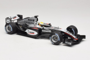 McLaren MP4/19 Mercedes L. Hamilton Autosport Young Driver Test Silverstone 2004 Minichamps 1:18 530044418 Metall — bild 4 av 7