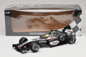 McLaren MP4/19 Mercedes L. Hamilton Autosport Young Driver Test Silverstone 2004 Minichamps 1:18 530044418 Metall — bild 7 av 7