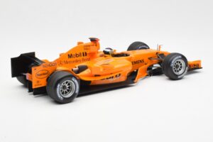 McLaren MP4-20 Mercedes P. de la Rosa Interim Test Car 2006 Minichamps 1:18 530061894 Metall — bild 2 av 6