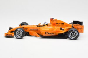 McLaren MP4-20 Mercedes P. de la Rosa Interim Test Car 2006 Minichamps 1:18 530061894 Metall — bild 3 av 6