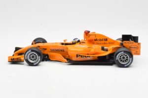 McLaren Mercedes MP4-20 P. de la Rosa F1 Test Car 2005 Minichamps 1:18 B66962343 Metall — bild 3 av 6