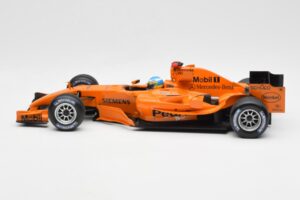 McLaren Mercedes MP4-20 P. de la Rosa F1 Test Car 2006 Minichamps 1:18 PEDRO001 Metall — bild 3 av 6
