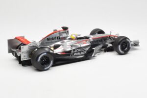 McLaren Mercedes MP4-21 #4 J.P. Montoya F1 2006 Minichamps 1:18 530061804 Metall — bild 2 av 6