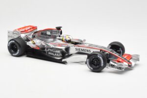 McLaren Mercedes MP4-21 #4 J.P. Montoya F1 2006 Minichamps 1:18 530061804 Metall — bild 4 av 6