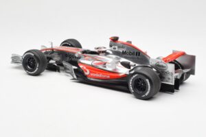 McLaren MP4-21 Mercedes #4 J-P. Montoya Showcar 2006 Minichamps 1:18 MONTOYA002 Metall — bild 5 av 6