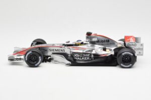 McLaren Mercedes MP4-21 P. de la Rosa F1 Showcar 2006 Minichamps 1:18 B66962346 Metall — bild 3 av 6