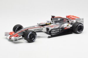 McLaren Mercedes MP4-21 P. de la Rosa F1 Showcar 2006 Minichamps 1:18 B66962346 Metall