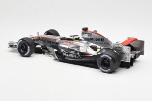 McLaren Mercedes MP4-21 P. de la Rosa F1 Showcar 2006 Minichamps 1:18 B66962346 Metall — bild 5 av 6