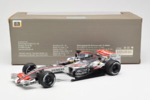 McLaren Mercedes MP4-21 P. de la Rosa F1 Showcar 2006 Minichamps 1:18 B66962346 Metall — bild 6 av 6