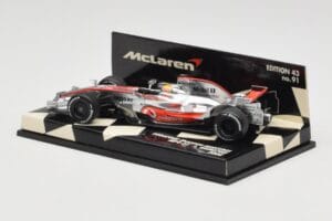 McLaren Mercedes MP4-23 #22 L. Hamilton Race Car 2008 Minichamps 1:43 530084322 Metall — bild 3 av 5