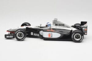 McLaren MP4/13 #8 M. Hakkinen F1 World Champion 1998 Minichamps 1:18 18690008 Metall — bild 3 av 7