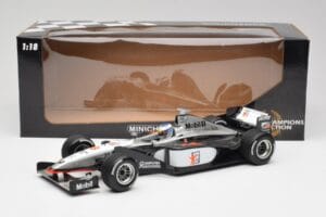 McLaren MP4/13 #8 M. Hakkinen F1 World Champion 1998 Minichamps 1:18 18690008 Metall — bild 6 av 7