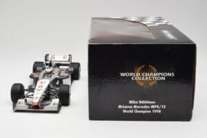 McLaren MP4/13 #8 M. Hakkinen F1 World Champion 1998 Minichamps 1:18 18690008 Metall — bild 7 av 7