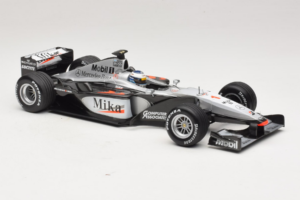 McLaren MP4-15 #1 M. Hakkinen F1 2000 Minichamps 1:18 B66962117 Metall — bild 4 av 6