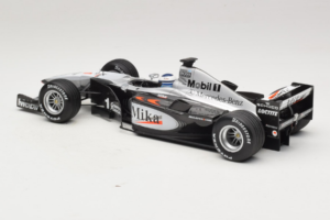McLaren MP4-15 #1 M. Hakkinen F1 2000 Minichamps 1:18 B66962117 Metall — bild 5 av 6