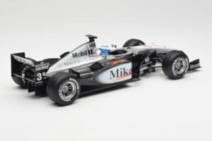 McLaren MP4-16 #4 M. Häkkinen F1 2001 Hot Wheels 1:18 50198 Metall — bild 2 av 6
