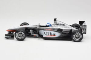 McLaren MP4-16 #4 M. Häkkinen F1 2001 Hot Wheels 1:18 50198 Metall — bild 3 av 6