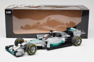 Mercedes AMG Petronas W05 #44 L. Hamilton F1 World Champion 2014 Minichamps 1:18 186140044 Metall — bild 7 av 7