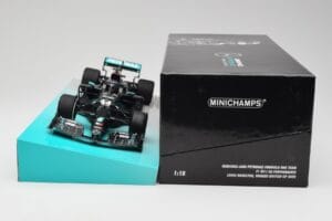 Mercedes AMG Petronas W11 #44 L. Hamilton Winner British GP 2020 Minichamps 1:18 113200444 Metall — bild 6 av 7
