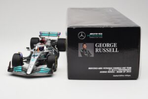 Mercedes AMG W13 E Performance Petronas #63 G. Russell Miami GP 2022 Minichamps 1:18 110220563 Metall — bild 6 av 7