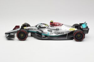 Mercedes AMG W13 E Performance Petronas #44 L. Hamilton Spanish GP 2022 Minichamps 1:18 110220044 Metall — bild 3 av 7