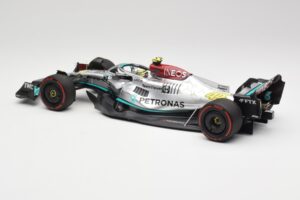 Mercedes AMG W13 E Performance Petronas #44 L. Hamilton Spanish GP 2022 Minichamps 1:18 110220044 Metall — bild 5 av 7