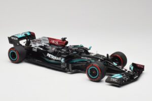 Mercedes AMG W12 Petronas #44 L. Hamilton Spanish GP 100th Pole 2021 Minichamps 1:18 110210444 Resin — bild 4 av 7