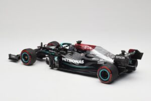 Mercedes AMG W12 Petronas #44 L. Hamilton Spanish GP 100th Pole 2021 Minichamps 1:18 110210444 Resin — bild 5 av 7