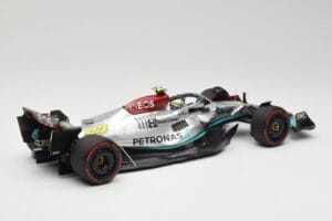 Mercedes AMG W13 E Performance Petronas #44 L. Hamilton Brazilian GP 2022 Minichamps 1:18 110222144 Resin — bild 2 av 7