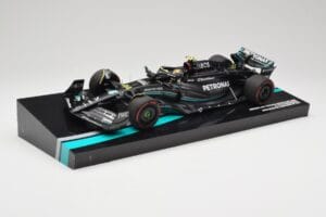 Mercedes AMG W14 E Performance Petronas #44 L. Hamilton Australian GP 2023 Minichamps 1:18 113230144 Resin — bild 2 av 7