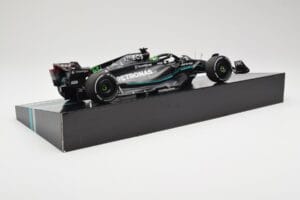 Mercedes AMG W14 E Performance Petronas #63 G. Russell Bahrain GP 2023 Minichamps 1:18 113230163 Resin — bild 3 av 7