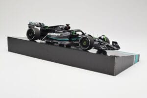 Mercedes AMG W14 E Performance Petronas #63 G. Russell Bahrain GP 2023 Minichamps 1:18 113230163 Resin — bild 4 av 7